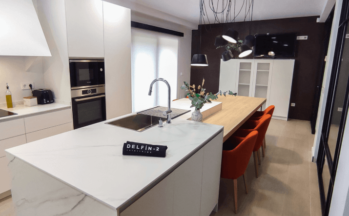 DISEÑO WEB por SuroesteStudio para DELFIN 2 INTERIORES LAREDO Cantabria